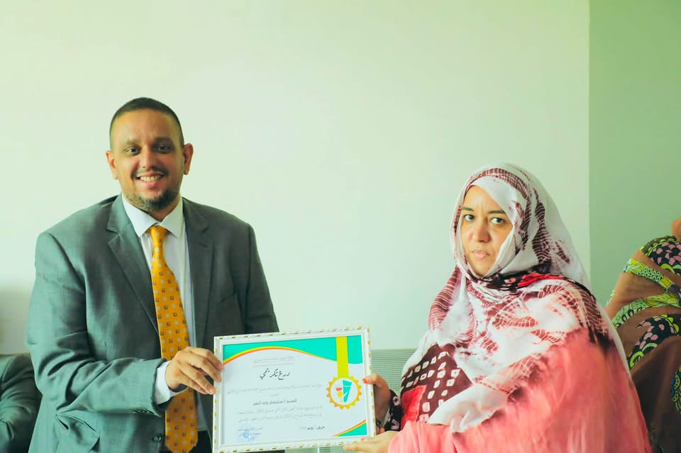 خلال الاجتماع الشهري لعمال الوكالة الوطنية لتنفيذ ومتابعة المشاريع .. تكريم صاحب أفضل فكرة