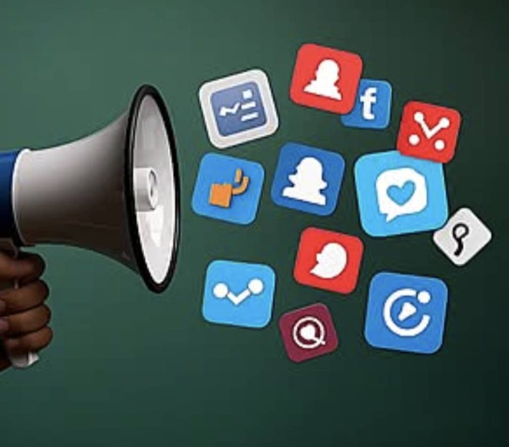 الفضاء الرقمي عندما تتحول الشاشات إلى مقاصل للأخلاق والخصوصية