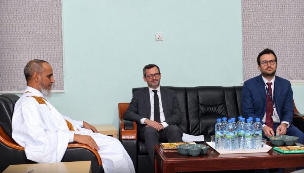 السفير الفرنسي في بلادنا يؤدي زيارة عمل لحزب تواصل